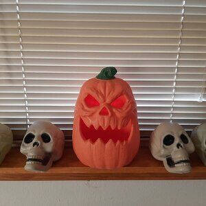 PLASTIC HALLOWEEN DECOR